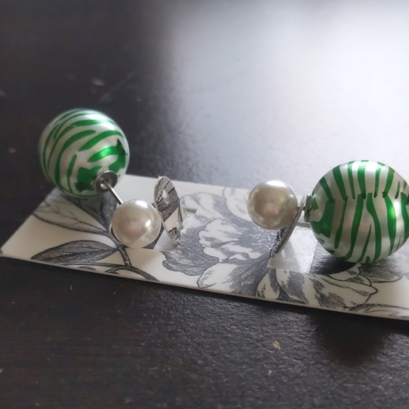 White and Green Double Back Stud - Picture 3 of 4